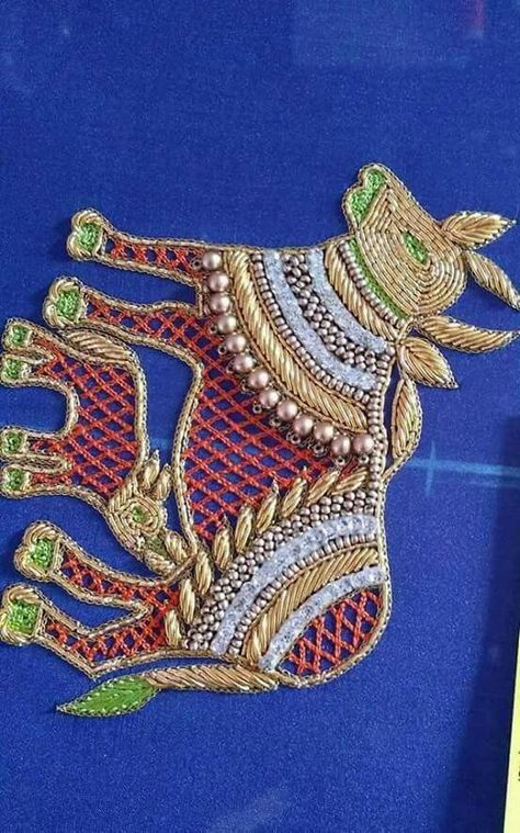 cover Work Blouse Hand Designs, Blouse Designs Aari Work, Work Blouse Designs, Peacock Embroidery Designs, Saree Work, Gold Work Embroidery, Wonder Of The World, Maggam Work Blouse, Maggam Work Designs