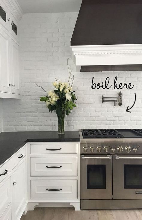 Painted Brick Backsplash, White Brick Backsplash, White Brick Tiles, Brick Backsplash Kitchen, Kitchen Simple, Faux Brick Walls, Look Wallpaper, Black Countertops, Brick Kitchen