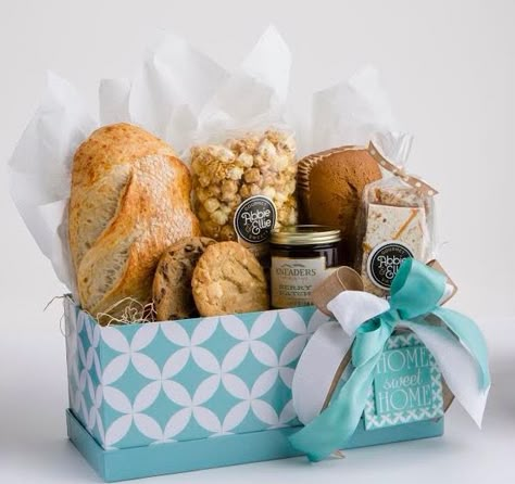 Bread Hampers, Bakery Hamper Ideas, Bakery Basket Ideas, Bakery Gift Basket, Bakery Gift Box Ideas, Bread Gift Basket Ideas, Bread Basket Gift, Bakery Hampers, Baked Hamper Ideas