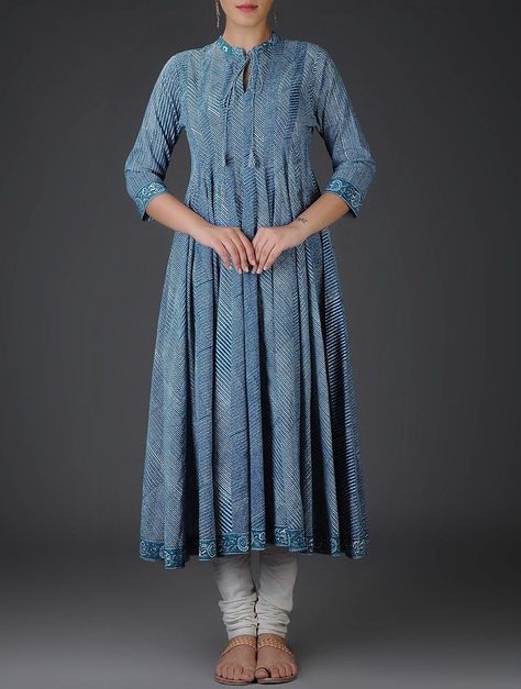 Kalidar Kurta Pattern, Printed Kurtas, Kurta Pattern, Indian Kurti Designs, Punjabi Outfits, Kurta Style, Kurta Neck Design, Cotton Kurti Designs, Kurti Neck Designs