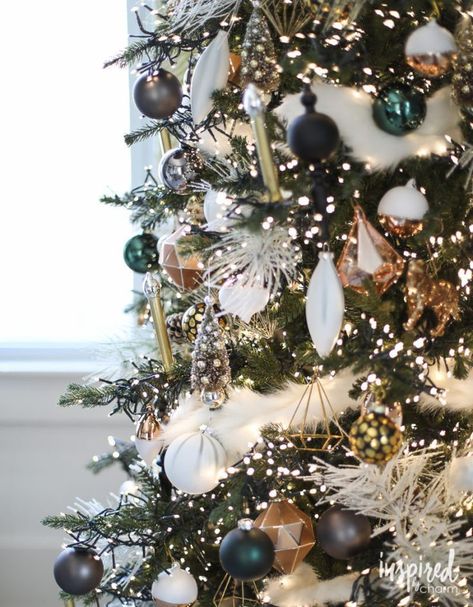 Black and Gold Christmas Tree - O Christmas Tree | inspiredbycharm.com Colorful Christmas Tree Decor, Christmas Tree Inspiration Modern, Black And Gold Christmas Tree, Christmas Tree Inspiration Rustic, Chili Easy, Black And Gold Christmas, Christmas Tree Decorated, Chicken Christmas, O Christmas Tree