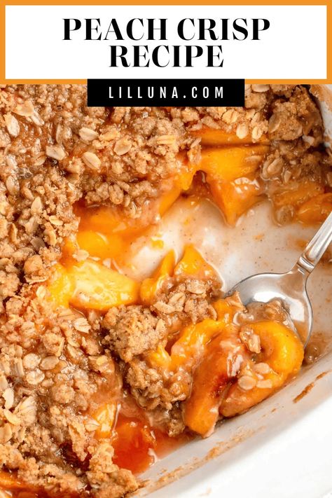 With sweet juicy peaches and cinnamon crumble topping, this peach crisp recipe is perfect topped with a scoop of vanilla ice cream. #peachcrisp #crisp #peachdessert #peachcrisprecipe #peach Fresh Peach Crisp, Easy Peach Crisp, Fresh Peach Recipes, Peach Crisp Recipe, Peach Dessert Recipes, Peach Crumble, Peach Crisp, Fruit Crisp, Peach Desserts