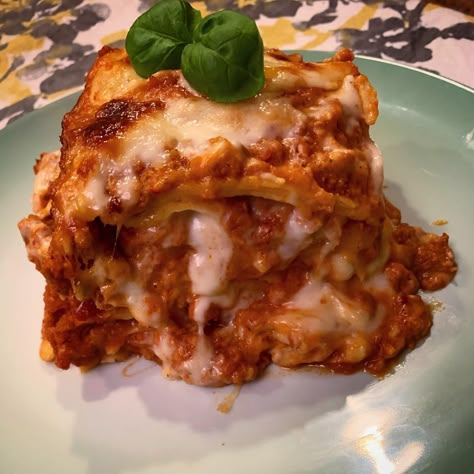 [Homemade] Lasagna #food #foods Lasagna Party Ideas, Lasagna Pictures, Lasagne Aesthetic, Lunch Lasagna, Yummy Food Pictures, Lasagna Aesthetic, Food Lasagna, Dinner Pictures, Lasagna Food