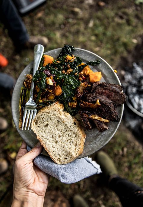 Camping Food Photography, Gourmet Campfire Meals, Outdoor Food Photography, Rustic Cooking, Camping Plates, Open Fire Cooking, Outdoor Gathering, Fire Food, Camping Photography