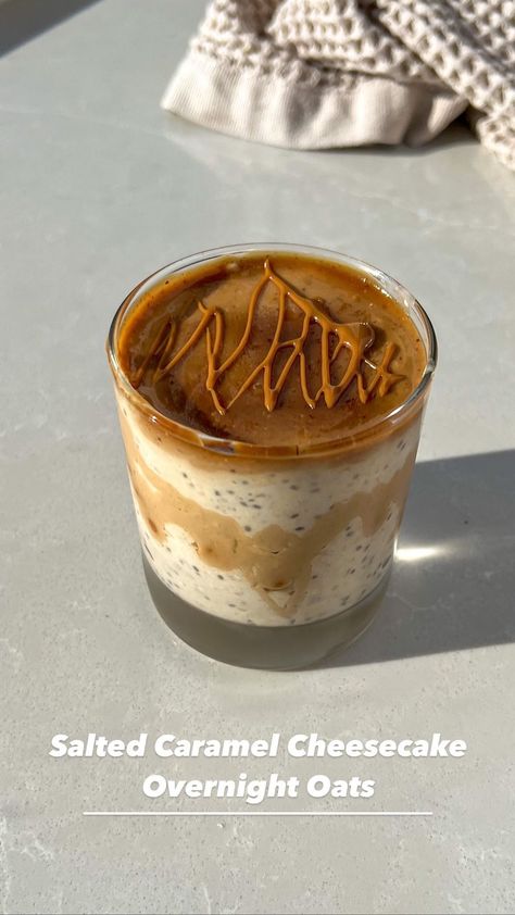 noashealthyeats on Instagram: SALTED CARAMEL CHEESECAKE OVERNIGHT OATS 😳🔥🔥🔥 I’m dead!! There so good & banana free for those asking for banana free oats. Anyone else go… Overnight Oats Salted Caramel, Salted Caramel Overnight Oats, Caramel Overnight Oats, Salted Caramel Yogurt, Low Calorie Cheesecake, Cheesecake Overnight Oats, Oat Bowls, Yoghurt Bowl, Protein Ingredients