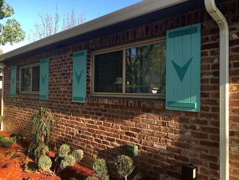 Turquoise Shutters, Cottage Shutters, Mid Century Landscaping, Modern Shutters, Shutter Ideas, Brick Planter, Mid Century Modern Exterior, Mid Century Exterior, Outdoor Window