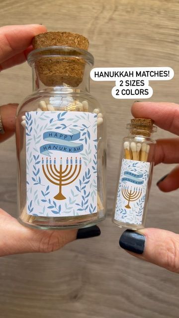 Grandparent Gifts Diy, Hanukkah Preschool, Jewish Decorations, Hannukah Crafts, Hannukah Decorations, Hanukkah Diy, Mason Jar Wedding Favors, Diy Hanukkah, Hanukkah Art