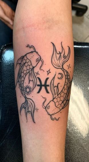 Pisces Tattoo For Women Pretty, Tattoo Zodiac Signs Pisces, Pisces Snake Tattoos, Pisces Tattoo On Back, Pisces Rising Tattoo, Cute Pisces Tattoos, Pisces Tattoo Traditional, Cool Pisces Tattoo, Pisces Tattoo Sleeve