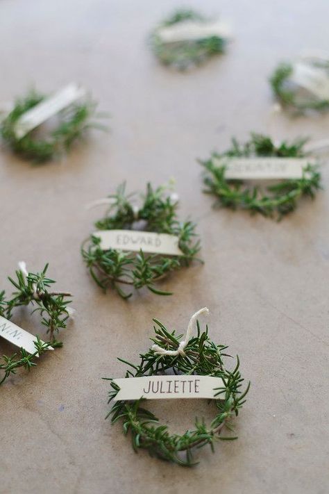 Rosemary Wreath, Christmas Table Decorations Diy, Place Holders, Diy Christmas Table, Christmas Place Cards, Christmas Dining Table, Australian Christmas, Christmas Dinner Table, Christmas Dinner Party