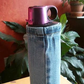 Recycled Jeans Water Bottle Sleeve Bag From Jeans, Wine Bag Pattern, Jean Bottoms, Water Bottle Sleeve, Crochet Water Bottle Holder, Water Bottle Bag, Denim Art, Denim Inspiration, Water Bottle Holder