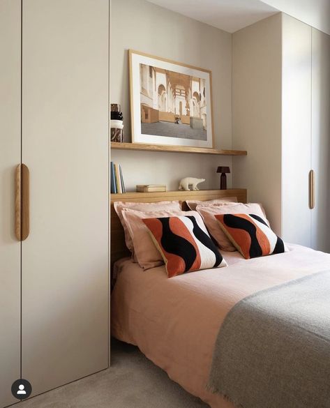 Small Bedroom Inspirations, Small Bedroom Wardrobe, Bedroom Built Ins, Bedroom Built In Wardrobe, Small Bedroom Designs, Bed In Closet, Bedroom Wardrobe, Tiny Bedroom, Spare Bedroom