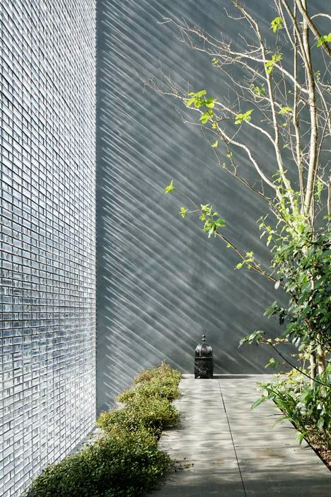 Hiroshi Nakamura, Glass Blocks Wall, Detail Arsitektur, Desain Lanskap, Glass Brick, Brick Facade, Glass Facades, Alvar Aalto, Japanese Architecture