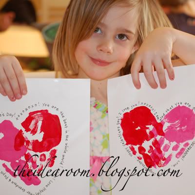 Sweet Personalized "Hand Print" Valentines...fun for children to make and send to grandparents. Two different colors of paint and their message hand written to their grandparents around the edge of the "heart" hand prints...instructions included. Handprint Valentines, Handprint Painting, Valentines Bricolage, Happy Hearts Day, Preschool Valentines, Footprint Art, Handprint Crafts, Valentine Print, Handprint Art