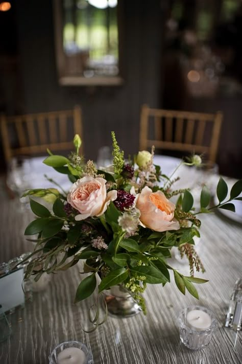 Simple Rose Floral Arrangements, Peach Rose Centerpiece, Wedding Flowers Table Centerpieces, Rehearsal Dinner Flowers, Rose Centrepiece, Wildflower Centerpieces, Vintage Barn Wedding, Rose Centerpiece, Small Centerpieces