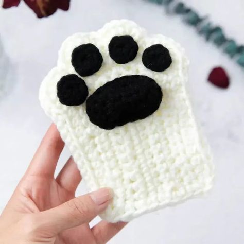 DIY Knitted Cat Paw Gloves 🧤😺🐾 Stay warm and stylish with a touch of kawaii cuteness using the DIY Knitted Cat Paw Gloves. These gloves not only provide coziness but also add a playful and adorable element to your winter ensemble. The DIY Knitted Cat Paw Gloves feature a charming design that mimics the cute and fluffy paws of a cat. Crafted with utmost care and precision, these gloves offer a soft and comfortable fit for your hands. With an easy-to-follow DIY kit, you can embark on a knitting adventure and create your very own pair of kawaii gloves. The cat paw details on the gloves will make every interaction a delightful experience, whether you're running errands, scrolling through your phone, or engaging in outdoor activities. Stay warm, stay cute, and embrace the kawaii side of life