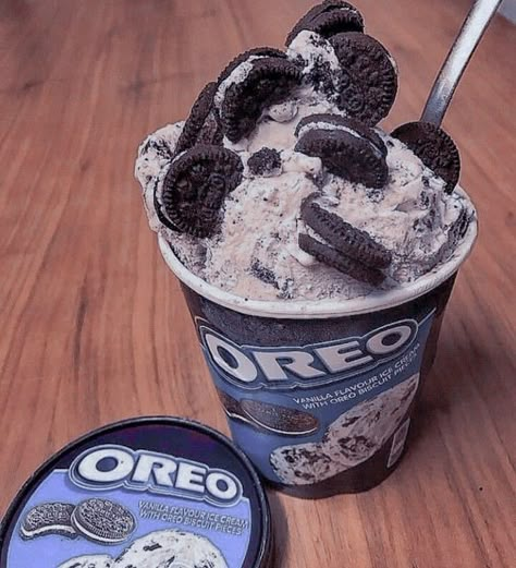 Oreo Aesthetic, Side Character, Soul Food Dinner, Yummy Ice Cream, Snack Mix Recipes, Food Therapy, Oreo Dessert, Blue Theme, Food Drinks Dessert