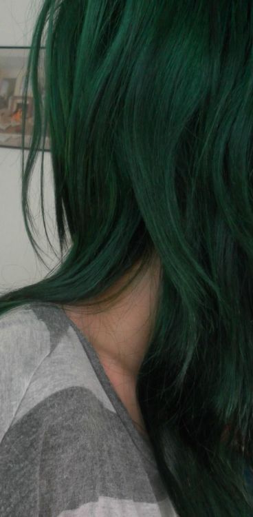 Manic Panic Venus Envy, Dark Green Hair, Hair Color Orange, Teal Hair, Hair Ombre, Super Hair, Manic Panic, Trendy Hair Color, Hair Color Blue