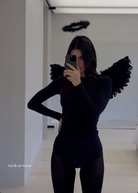 Kendall Jenner Costume, Kendall Jenner Halloween, Kendall Jenner Pics, Kendall Jenner Modeling, Halloween Costumes 2022, Jenner Girls, Round Of Applause, Pretty Halloween Costumes, Timeless Outfits