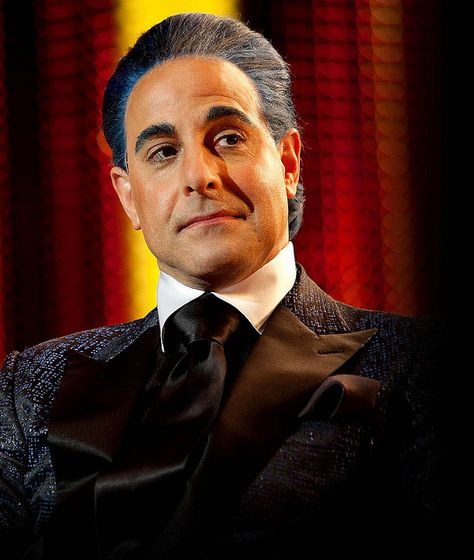 Ceasar Flickerman    http://www.thehob.org/the-hunger-games-movie/official-images-trailers Hunger Games Halloween Costumes, Caesar Flickerman, Hunger Games 2012, Hunger Games Characters, Stanley Tucci, Mockingjay Part 2, Hunger Games Movies, Hunger Games 3, Hunger Games Catching Fire