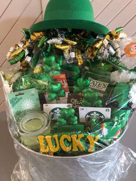 St Patrick Basket Ideas, St Patrick's Day Baskets Gift Ideas, St Patrick's Day Gift Baskets, St Patricks Gift Basket, St Pattys Day Gift Basket Ideas, St Patricks Day Basket Ideas, Green Themed Gift Baskets, St Patrick’s Day Gift Basket, St Patrick’s Day Raffle Baskets