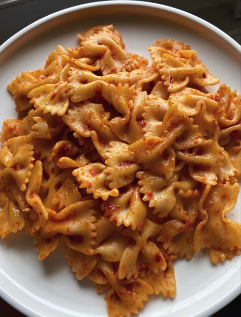 Pasta Aesthetic, Farfalle Pasta, Yummy Comfort Food, Easy Cooking Recipes, Food Goals, Food Obsession, Easy Cooking, Pretty Food, Food Cravings