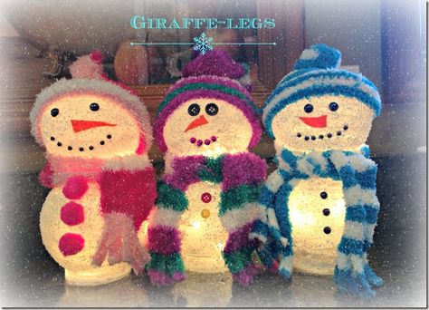 3 snowmen Snowmen Diy, Diy Schneemann, Afternoon Crafts, Dollar Tree Christmas, Tree Top, Craft Show Ideas, Snowman Crafts, Decorating With Christmas Lights, Glass Bowls