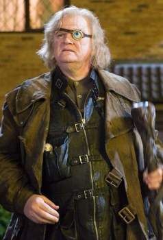 Mad Eye Moody Cosplay Harry Potter Mad Eye Moody, Mad Eye Moody Aesthetic, Mad Eye Moody Costume, Madeye Moody, Mad Eye Moody, Alastor Moody, Harry Potter Professors, Arthur Weasley, Costume Guide