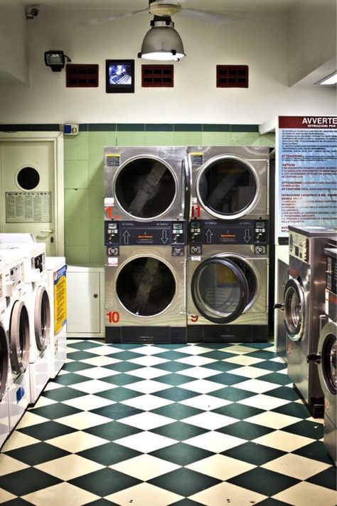 Laundry Business, Coin Laundry, Laundry Mat, Laundry Shop, Laundry Service, Retro Aesthetic, Laundry Room, Street Photography, Art Reference