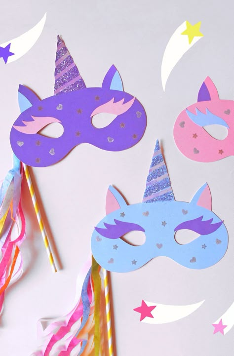 Unicorn Maskcountryliving  Perfect mask for a unicorn party or Halloween! Diy Halloween Masks, Unicorn Mask, Unicorn Card, Masks Crafts, Unicorn Crafts, Easy Diy Halloween, Halloween Crafts For Kids, Craft Projects For Kids, Unicorn Birthday Parties