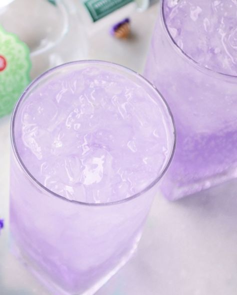 Easter Alcoholic Drinks, Alcoholic Drink Ideas, Easter Cocktail Recipes, Infused Desserts, Easter Drink, Easter Cocktails, Spring Cocktails, Lavender Garden, Themed Drinks