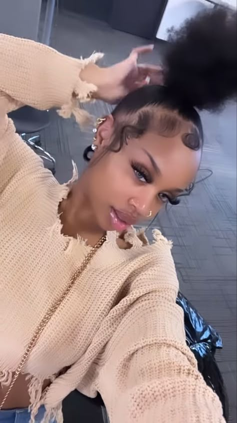 Messy Two Buns, Top Knot Bun Natural Hair, Different Types Of Edges, Install Wig, Fresh Hairstyles, Teenage Hairstyles, Top Knot Bun, Natural Hair Bun Styles, Sleek Ponytail Hairstyles