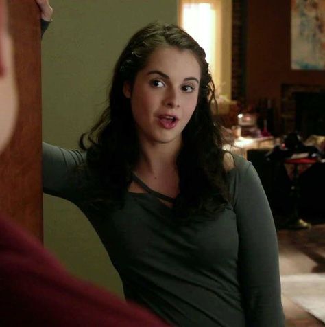 Emmett And Bay, Switched At Birth Bay, Bay Kennish, Eah Oc, Grunge Girls, Vanessa Marano, Switched At Birth, Deaf Culture, Teen Shows