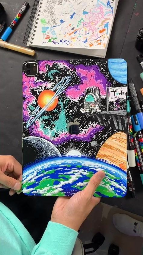 Posca Art Doodle, Drawing Space, Space Drawing, Posca Pens, Cartoon Graffiti, Space Drawings, Pencil Sketch Images, Graffiti Doodles, Heaven Art