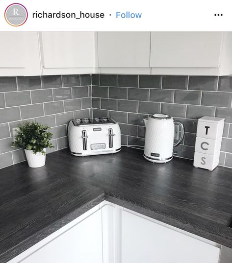 Gray And White Kitchen Wallpaper, Grey And White Cupboards Kitchen, White And Grey Kitchen Accessories, Grey And White Kitchen Accessories, Dark Grey Kitchen Accessories, Kitchen Decor Grey And White, Grey Themed House, Grey White And Black Kitchen, Grey Kitchen Appliances