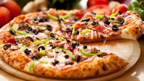 pizza #food #pizza #4K #wallpaper #hdwallpaper #desktop Pizza Vegana, Pembuat Roti, Pizza Restaurant, Food Wallpaper, Delicious Pizza, How To Make Pizza, Fundraising Ideas, Pizza Hut, Good Pizza