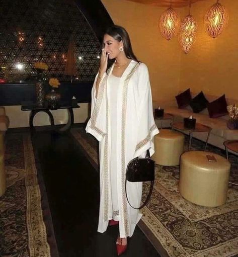 Abaya Fashion Dubai, Abaya Outfit, Stile Hijab, Kaftan Designs, Mode Kimono, Mode Abaya, Moroccan Dress, Muslim Fashion Dress, Abaya Designs