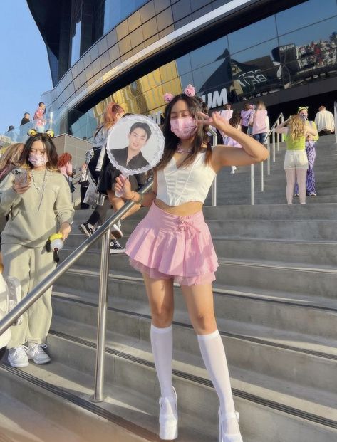 Skz Pink Outfits, Kpop Concert Fits Twice, Outfit Inspo For Kpop Concert, Concert Girly Outfit, Sakura Festival Outfit, Outfit Ideas Concert Kpop, Outfits For Blackpink Concert, Outfit Ideas Kpop Concert, Concert Outfit Ideas Kpop Blackpink