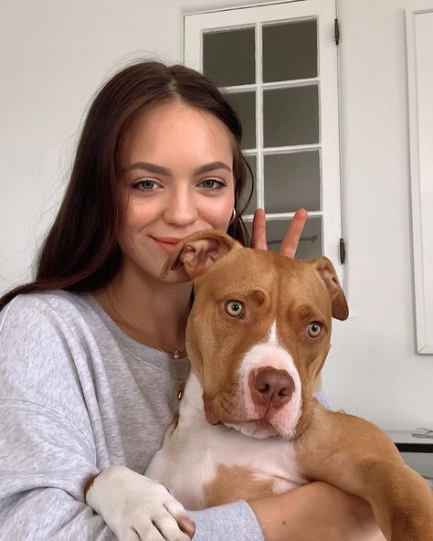 Claudia Sulewski on Instagram: “my bunny🐰���🐣” Pictures With Dogs Instagram, Models With Dogs, Dog Instagram, Girl With Dog, Woman With Dog, Pictures With Cats Instagram, Photos With Puppy Instagram, Woman With Dog Photography, Claudia Sulewski