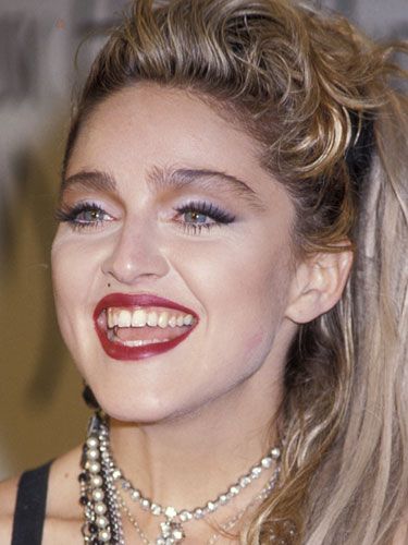 The Most Iconic Eye Makeup Looks of All Time Iconic Eye Makeup, Madonna Makeup, Madonna Hair, 80s Madonna, Iconic Makeup, Madonna 80s, 80s Makeup, Madonna Photos, 80s Jewelry