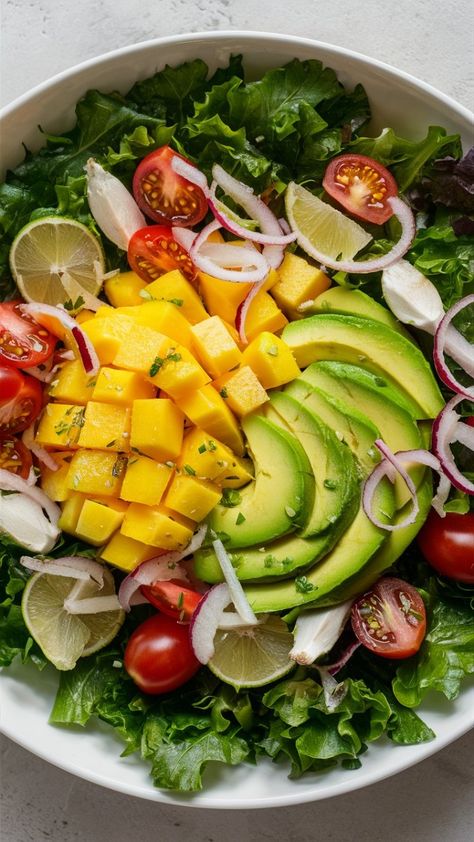 Make a tropical mango avocado salad for a taste of summer. Delicious and easy to prepare! Avocado Salad Ideas, Gourmet Food Presentation, Avo Salad, February Food, Everything Salad, Dinners Vegetarian, Food Ideas Easy, Gourmet Salad, Work Dinner