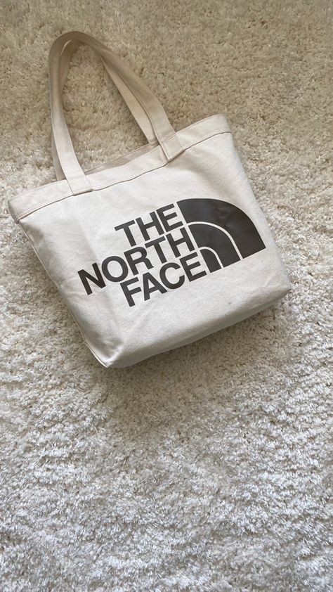 North Face Tote Bag, Tote Bag Outfit, Handpainted Tote Bags, Cool Kids Club, Bag Diy, Diy Tote Bag, Diy Bag, Cloth Bags, Cool Kids