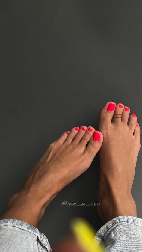 Summer Toe Colors 2024, Nails Pedicure Summer, Summer Feet Nails Colors, Mani Pedi Summer 2024, Summer Nails Feet Pedicures, Summer Nails Hands And Toes, Pedicure For Vacation, Tropical Vacation Pedicure Ideas, Spring 2024 Toenails