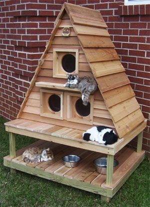 15 Gorgeous Cat House Ideas All Made Of Wood - I Can Has Cheezburger? Cat House Plans, Outdoor Cat Shelter, Katt Grejer, Kat Diy, Chat Diy, Wooden Cat House, Pallet Furniture Designs, Pallet Patio Furniture, Cat House Diy