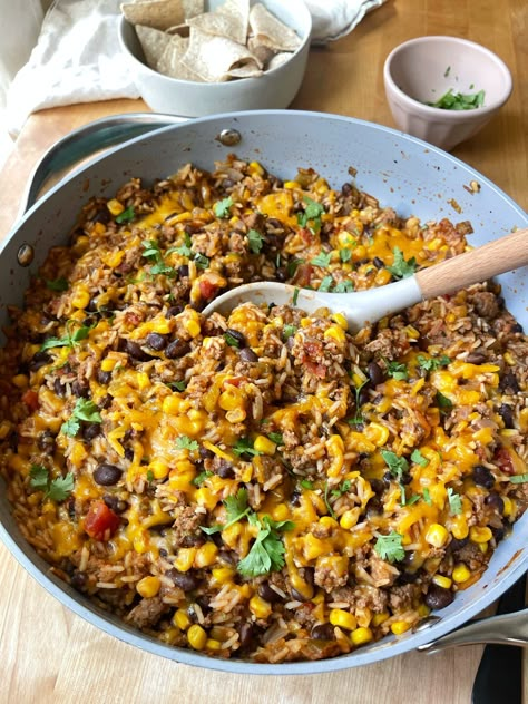 Ground Beef and Rice Skillet - onebalancedlife.com Ground Beef And Rice Skillet, Mexican Beef And Rice Skillet, Beef And Rice Skillet, Rice With Veggies, Apartment Meals, Ground Beef And Rice, Ground Beef Rice, College Cooking, Ww Meals