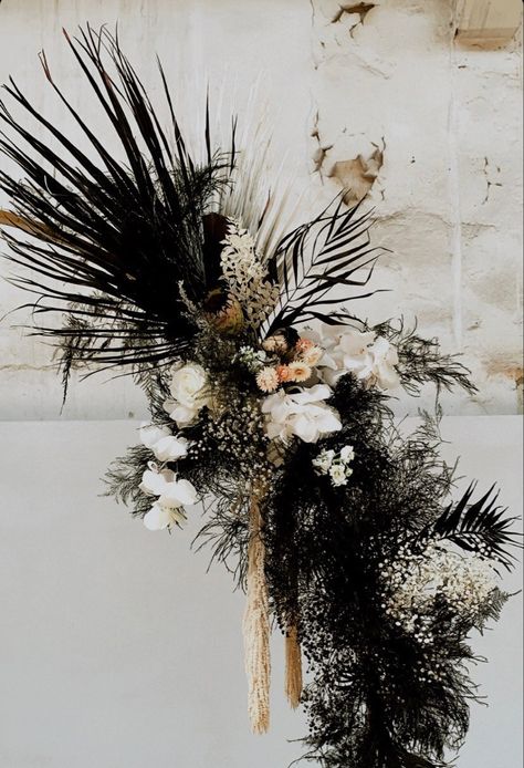 Black And Neutral Bouquet, Black Boho Wedding Centerpieces, Black Pampas Grass Decor Wedding, Black Pampas Grass Centerpiece, Moody Boho Wedding Decor, Black Pampas Grass Wedding, Black Wedding Florals, Black Flower Arrangements, Black And White Boho Wedding