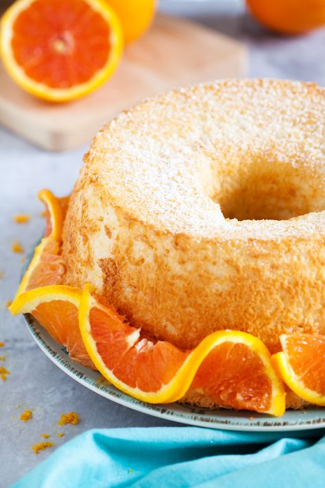 Orange Angel Food Cake Orange Angel Food Cake, Recipes With Mandarin Oranges, Recipe With Orange Juice, Types Of Sponge Cake, Mandarine Recipes, Cake Orange, Fruity Recipes, Sweet Pies, Mandarin Oranges