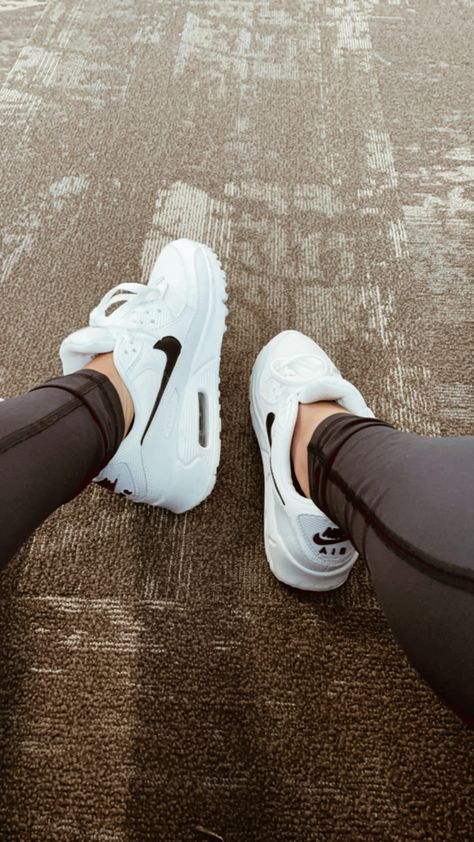 Neutral Shoes, Tenis Nike, Cute Lazy Day Outfits, Lazy Day Outfits, White Outfits, Air Max Sneakers, Nike Free, Cute Shoes, Nike Air Max