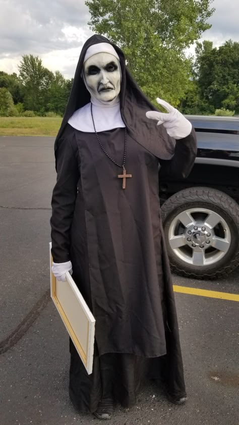 Conjuring Nun Funny Nun Costume, The Nun Costume Halloween, Excorsist Costume Diy, The Conjuring Costume, Diy Nun Costume, Scary Nun Costume, The Nun Costume, Conjuring Nun, Scary Costume Ideas