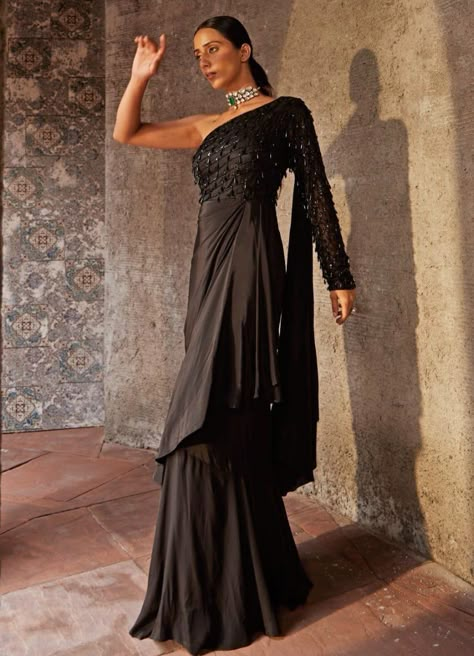 Black One Shoulder Gown Nidhika Shekhar - Fabilicious Fashion Evening Sangeet Outfit, Indian Cocktail Outfits For Women, Night Party Wear Dresses Western, Cocktail Gowns Evening Party, Indo Western Gowns Party Wear, Cocktail Dress Indian Wedding, Sangeet Night Outfit, Outfits For Sangeet, Drape Gowns Indian