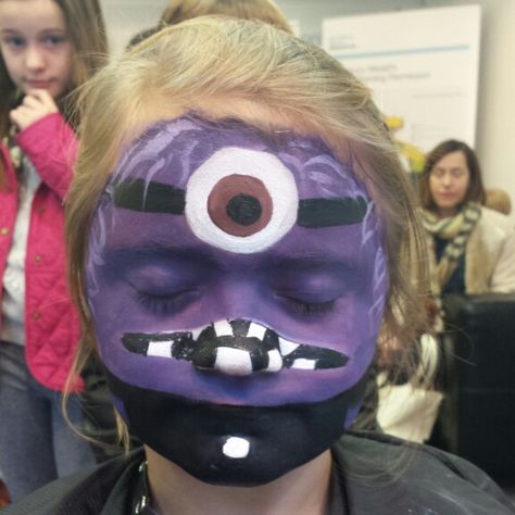 Purple / bad minion face painting from Despicable Me 2 by RY_MUA Bad Face Paint, Face Paint Inspo Easy, Funny Face Paint Ideas, Funny Face Paint, Minion Makeup, Purple Face Paint, Minion Face Paint, Bad Minion, Purple Minion